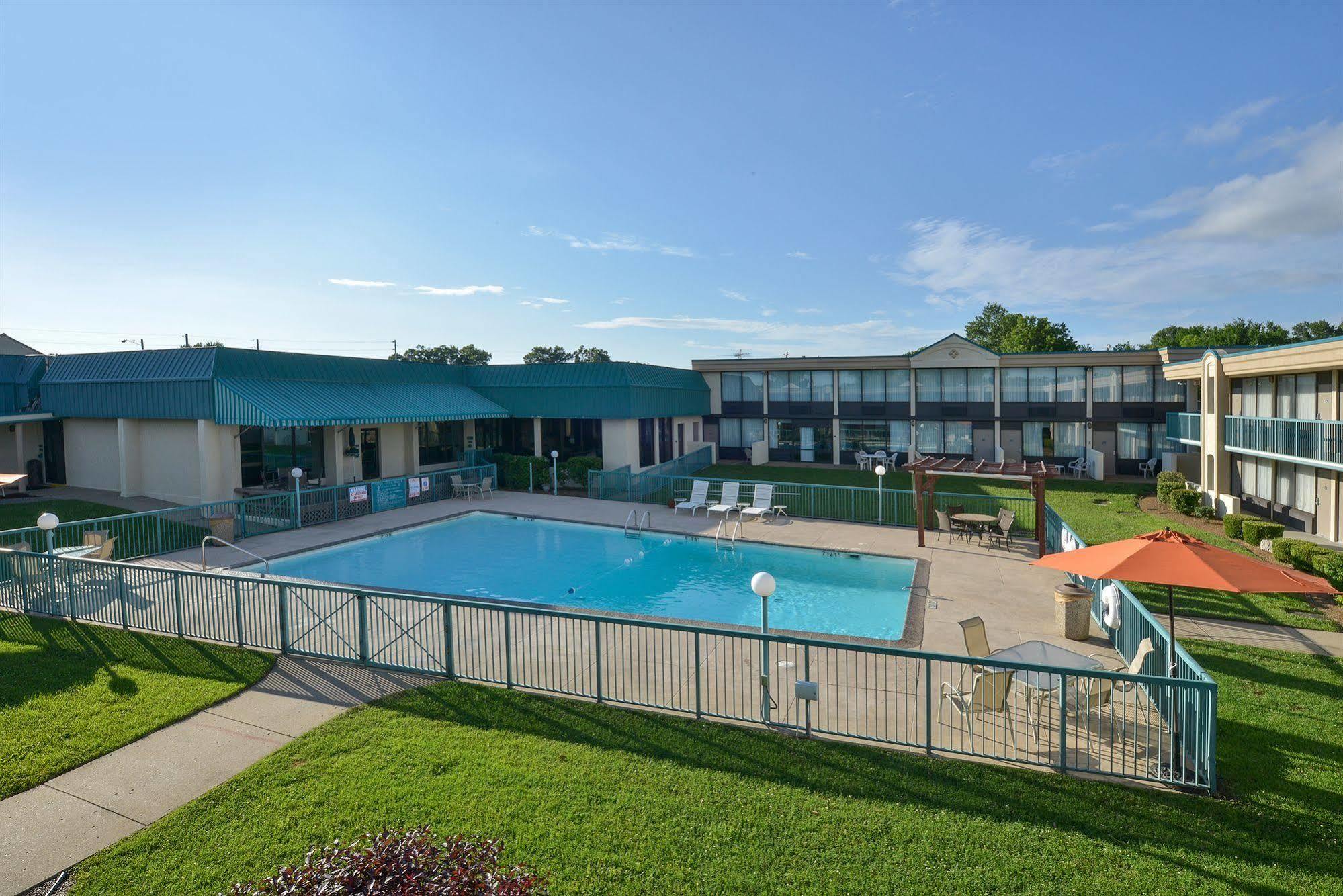 Days Inn By Wyndham Pittsburg Ks Exterior foto