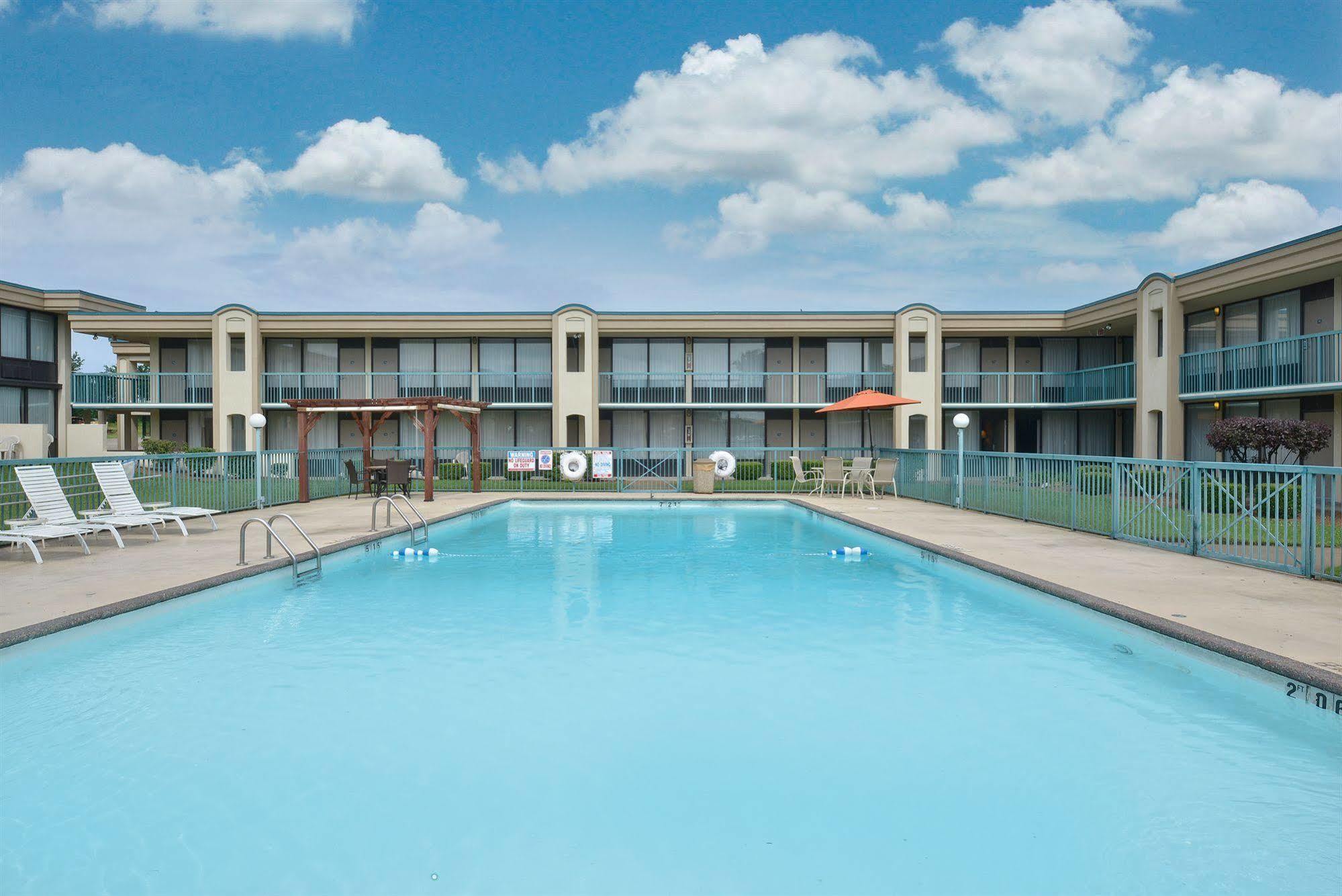 Days Inn By Wyndham Pittsburg Ks Exterior foto