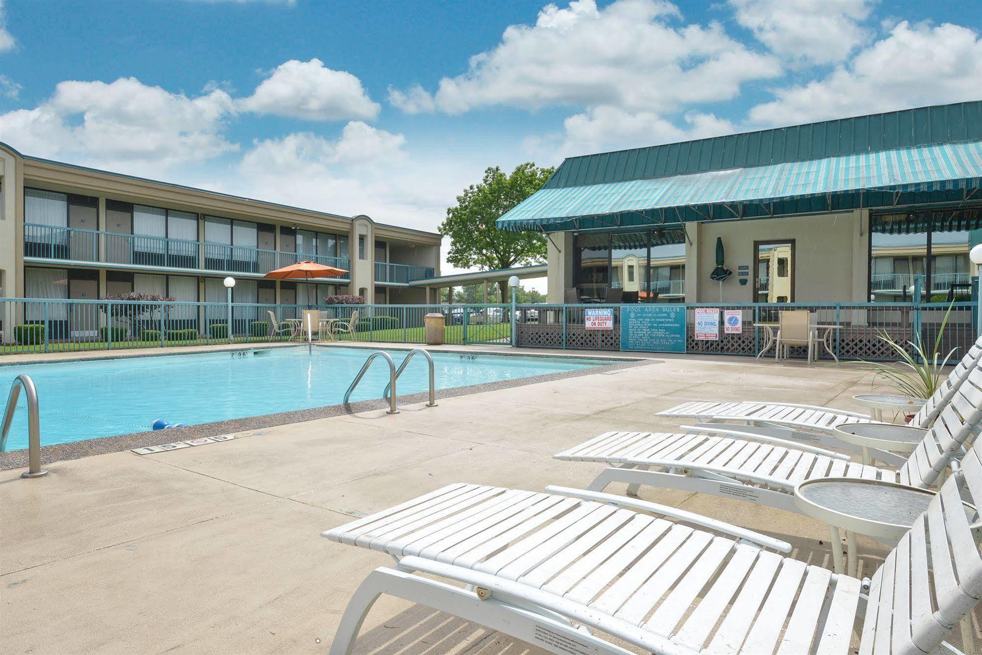 Days Inn By Wyndham Pittsburg Ks Exterior foto