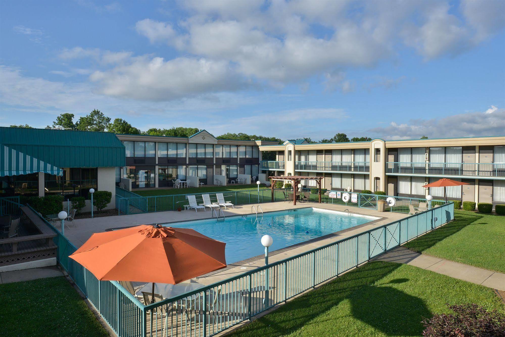 Days Inn By Wyndham Pittsburg Ks Exterior foto